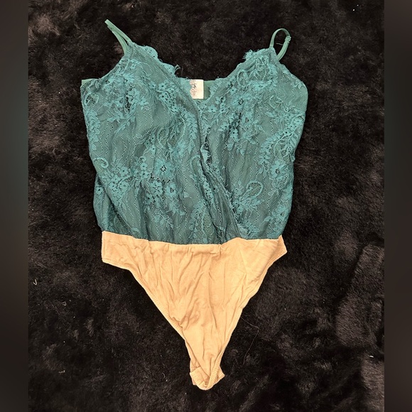 WAYF Dede x Emily best friends collection green body suit - Picture 3 of 4
